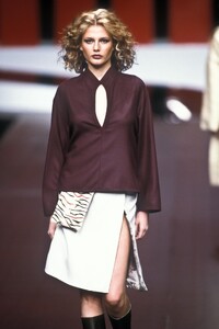 Valentino1999WomenRTW42.thumb.jpg.1f8ac733489db2d1d01bf80b77dbb463.jpg