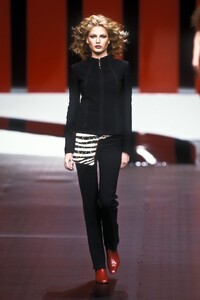 Valentino1999WomenRTW74.thumb.jpg.7cac96cf3d45f47832d5faab6cc76e5f.jpg