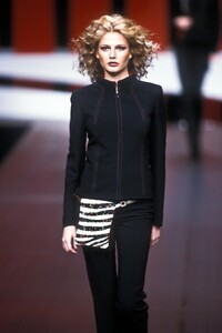 Valentino1999WomenRTW75.thumb.jpg.15ab7cde8e3f7c592d02b9e8e3f755bb.jpg