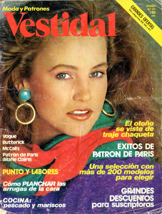 VestidalSpOtono82no21_01LisaRyall.thumb.jpg.55d2237d106e293f5d970f2e5af37dfd.jpg
