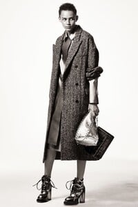 Vogue_UK-August_2016-Binx_Walton-by-Christian_MacDonald-08.thumb.jpg.0858eed9ae6306707a50cdf3d2abf9c7.jpg