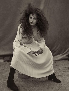 WSJ_Magazine-July_August_2016-Chiara_Scelsi-by-Christian_MacDonald-06.thumb.jpg.78b11ed25759f2b103eed66c7dc905ff.jpg