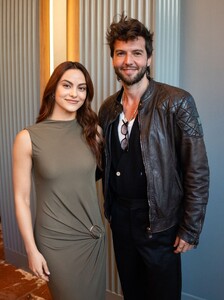 camila-mendes-premieres-dinner-in-austin-tx-03.09.2025-4.jpg