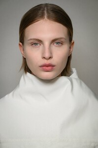 courreges-bks-f25-069.thumb.jpg.6fd24a7bc7bf54950d72de148a2fc49c.jpg