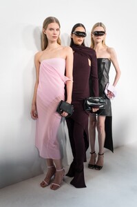 courreges-bks-f25-187.thumb.jpg.6abf81b3ecb9a4e162711501200e3a6c.jpg