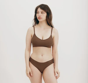 dg_organic_basics-recycled_nylon-invisible-rib-brief-walnut-studio-1.jpg.webp