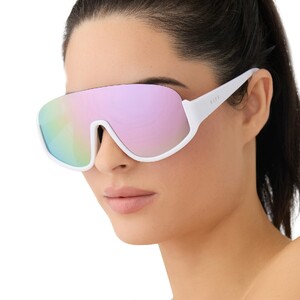 diff-sport-blazer-matte-white-lavender-mirror-sunglasses-on-model-2.thumb.jpg.23746804dc5caaf5f5ea2fcf69bec46b.jpg