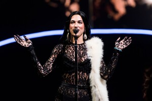 dualipa-11.jpg