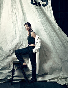 elise-crombez-by-christian-macdonald-for-vogue-japan-may-2015-1.thumb.jpg.5e0e5ce61029d8b2202a673527e84f03.jpg