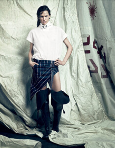 elise-crombez-by-christian-macdonald-for-vogue-japan-may-2015-2.thumb.jpg.b9c0a8a10c0cb2dc81ec96af4e47889d.jpg