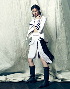 elise-crombez-by-christian-macdonald-for-vogue-japan-may-2015-5.thumb.jpg.3d14b0a6961dfb36b8a50a4c6c316194.jpg