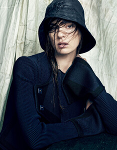 elise-crombez-by-christian-macdonald-for-vogue-japan-may-2015-8.thumb.jpg.847a99a96bd95ab3e3cc0505a5495be7.jpg