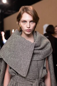 ferragamo-bks-f25-003.thumb.jpg.622e56e646686791a8d13ee6b59c0174.jpg