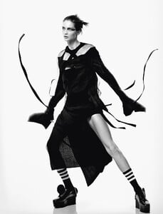 karolin-wolter-by-christian-macdonald-for-i-d-magazine-spring-2015-2.thumb.jpg.a2b43704d2cc356a1906abcf2192cc16.jpg