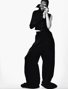 karolin-wolter-by-christian-macdonald-for-i-d-magazine-spring-2015-7.thumb.jpg.c62652e7c7e0e6ff0b96c5503d040123.jpg