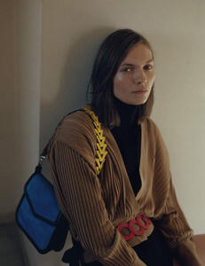 karolin-wolter-by-zoe-ghertner-for-vogue-uk-august-2015-11.thumb.jpg.b39b2157a65482d43b097f4b85aa9cfb.jpg