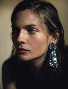 karolin-wolter-by-zoe-ghertner-for-vogue-uk-august-2015-3.thumb.jpg.893cd612334814e4c51d720768289760.jpg