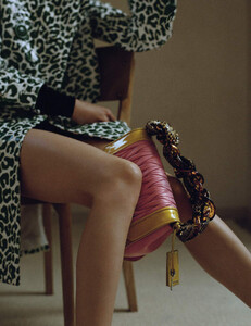 karolin-wolter-by-zoe-ghertner-for-vogue-uk-august-2015-6.thumb.jpg.6f3cb2a0055340a21b8c266832f5bbd5.jpg