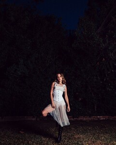 kelli-berglund-channels-timeless-style-in-march-2025-photoshoot-1.jpg