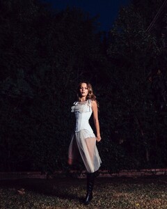 kelli-berglund-channels-timeless-style-in-march-2025-photoshoot-3.jpg