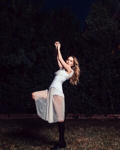 kelli-berglund-channels-timeless-style-in-march-2025-photoshoot-4.jpg
