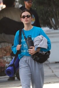 lucy-hale-spotted-leaving-yoga-studio-in-los-angeles-08.02.2025-0.jpg
