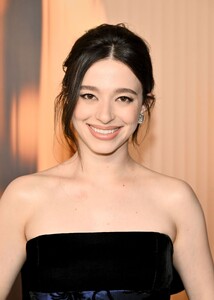 mikey-madison-oscars-dinner-look-02.25.2025-6.jpg