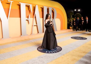 mikey-madison-s-dior-tiffany-look-steals-the-oscars-2025-spotlight-3.jpg
