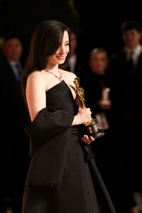 mikey-madison-s-dior-tiffany-look-steals-the-oscars-2025-spotlight-5.jpg