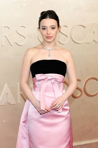 mikey-madison-s-old-hollywood-glamour-at-2025-oscars-2.jpg