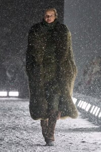 moncler.thumb.jpeg.8e262deadf14fb32a58eb90d88afae96.jpeg