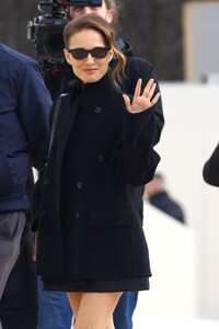 natalie-portman-s-gothic-twist-on-dior-s-fall-show-look-7.jpg
