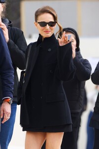 natalie-portman-s-gothic-twist-on-dior-s-fall-show-look-9.jpg