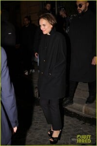 natalie-portman-tanguy-destable-pfw-12.jpg