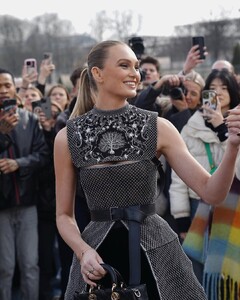 stunning @romeestrijd entering the @dior show..#dior #pfw #streetstyle #fashionphotography #romeestrijd (3).jpg