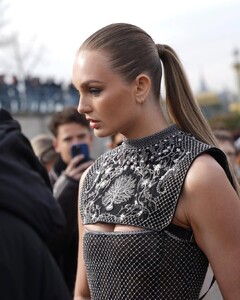 stunning @romeestrijd entering the @dior show..#dior #pfw #streetstyle #fashionphotography #romeestrijd (5).jpg