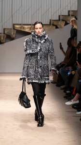tods-women-collection-fw25-look-026-A.thumb.jpg.b7949de315b19a4450f5a13788e0bd7e.jpg