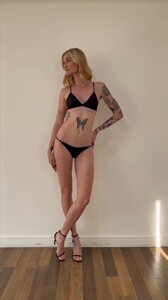 vivi_orth_-_poses(1080p)-4.thumb.jpg.a3f0cf6a2bc30af52d1365a283cb8d30.jpg