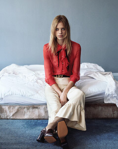 voguekoreafeb2016010.thumb.jpg.d85d023f80c67aaed27484983faaa65e.jpg