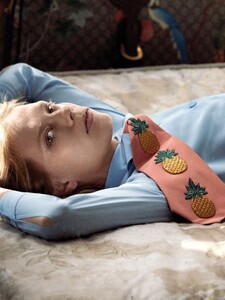 voguekoreafeb201605.thumb.jpg.bf89f75cb6f7173fae8340e3485b26bf.jpg