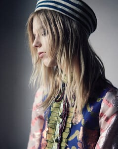voguekoreafeb201609.thumb.jpg.a3fcef935d183e47ab0aebf1e5cafee3.jpg