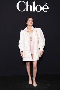 zoey-deutch-stuns-at-chloe-fall-winter-2025-2026-03.06.2025-1.jpg