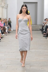 00007-ermanno-scervino-spring-20.jpg.c88e99a989b41e3b6abb6b77bb13d689.jpg