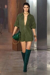 00014-bally-spring-2023-ready-to-wear-credit-gorunway.jpg.b73936b7e1a63c68d075cad118020079.jpg