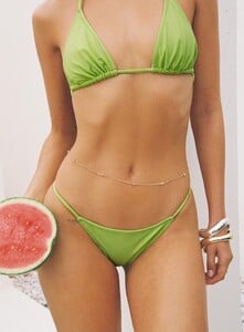 1-modelinfo-lily-us4_fa8182b3-cda2-4279-ace6-24708acba8c5.jpg