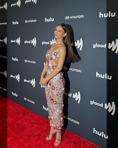 [2025.03.31] victoriajustice_488420965_18586452871006824_1059567869234628914_n.jpg