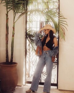 [2025.04.06] victoriajustice_490024105_18587778259006824_313678627228794611_n.jpg