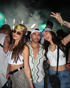 [2025.04.16] victoriajustice_490514677_18589982047006824_7439588880961254602_n.jpg