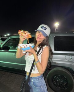 [2025.04.16] victoriajustice_491460361_18589982194006824_4643570162550865185_n.jpg
