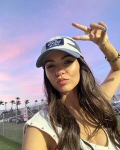[2025.04.16] victoriajustice_491509002_18589982155006824_3169542596205666309_n.jpg
